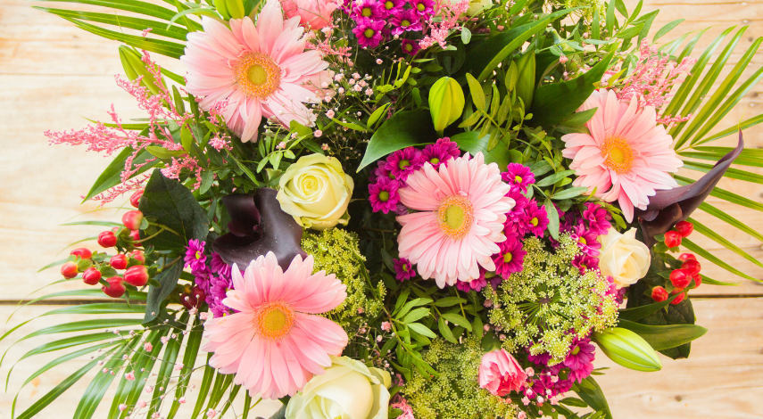How to Create a Floral Arrangement in Five Steps